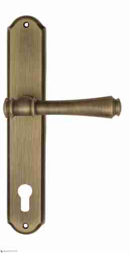 Дверная ручка Venezia "CALLISTO" CYL на планке PL02 матовая бронза