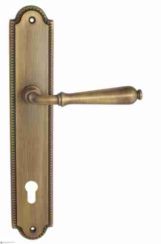 Дверная ручка Venezia "CLASSIC" CYL на планке PL98 матовая бронза