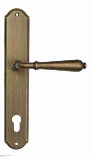 Дверная ручка Venezia "CLASSIC" CYL на планке PL02 матовая бронза