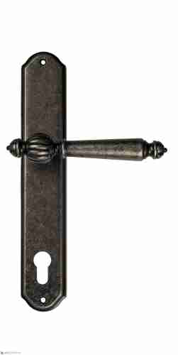 Дверная ручка Venezia "PELLESTRINA" CYL на планке PL02 античное серебро