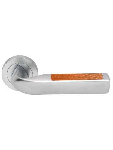 Ручка дверная Morelli Luxury MATRIX-2 R2 CSA/RETTILE на круглом основании, цвет матовый хром/принт ящерицы, латунь