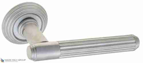 Дверная ручка Venezia "EXA TUBE" D8 матовый хром