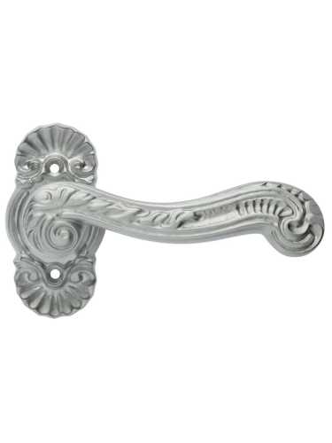 Ручка дверная Morelli Luxury LOUVRE V CSA на фигурной розетке, цвет - матовый хром