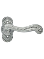 Ручка дверная Morelli Luxury LOUVRE V CSA на фигурной розетке, цвет - матовый хром