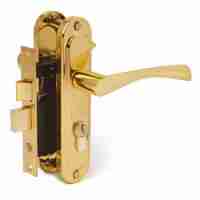 Ручка дверная на планке с замком Avers 0823/60-G золото