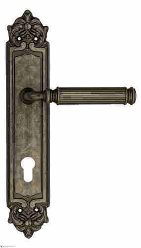 Дверная ручка Venezia "MOSCA" CYL на планке PL96 античное серебро