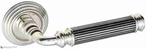 Дверная ручка Venezia "MOSCA" D8 натуральное серебро + черный