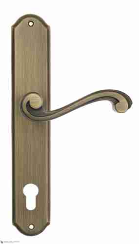 Дверная ручка Venezia "VIVALDI" CYL на планке PL02 матовая бронза