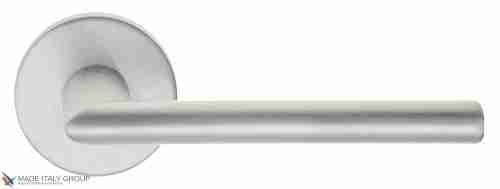 Дверная ручка на круглом основании Fratelli Cattini "LINEA 2" 7.7-CS матовый хром