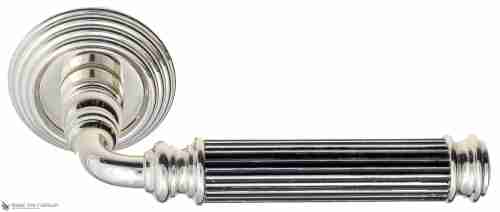 Дверная ручка Venezia "MOSCA" D8 натуральное серебро + черный