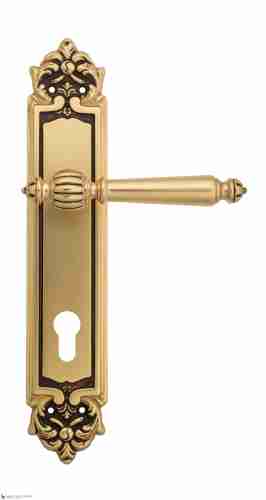 Дверная ручка Venezia "PELLESTRINA" CYL на планке PL96 французское золото + коричневый