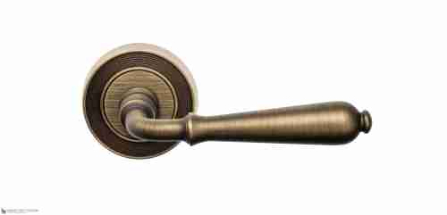 Дверная ручка Venezia "CLASSIC" D6 матовая бронза