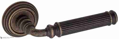 Дверная ручка Venezia "MOSCA" D8 античная бронза