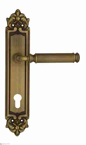 Дверная ручка Venezia "MOSCA" CYL на планке PL96 матовая бронза